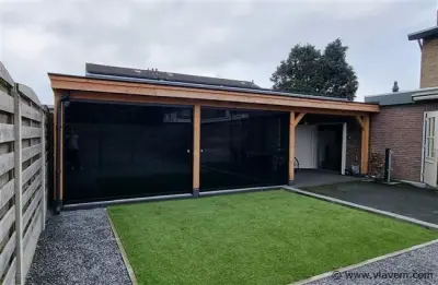 Compleet Glazen schuifdeursysteem 3 deurs, veiligheidsglas 10 mm, 2400 mm breed, 3 stuks deuren 820 mm 2050 mm hoog, Mat zwart Ral 9005 – kavel bij Vlavem