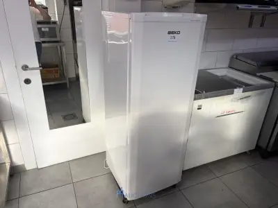 Diepvriezer BEKO FNE19906 – kavel bij VH Auctions