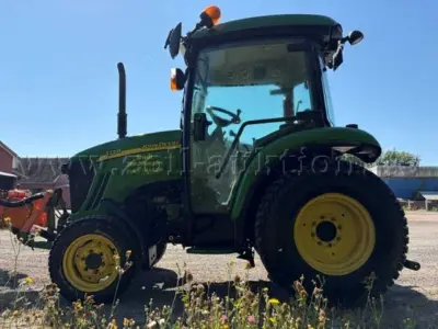 1 John Deere 3720 Kompakttraktor inkl. Anbaugeräten – foto 2 – kavel bij Zoll-Auktion, Stadthagen