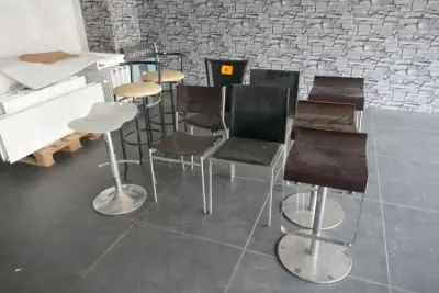 Stoelen en barkrukken – kavel bij Openbare Verkopen, Zwevegem