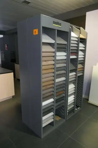 5 presentatiekasten – kavel bij Openbare Verkopen, Zwevegem
