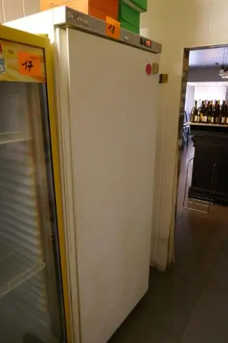 Vrieskist met inhoud – kavel bij Openbare Verkopen, Koksijde