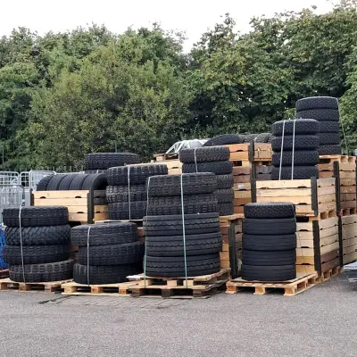 Partij diverse banden, O.a Michelin, Continental – kavel bij Domeinen Roerende Zaken, Groningen