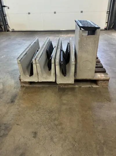 4x Afvoergoot/lijngoot/zandvanggoot materiaal glasvezelversterkt beton incl. gietijzer rooster., HAURATON FASERFIX, KS150.020 – kavel bij Onlineveilingmeester, Wijk en Aalburg