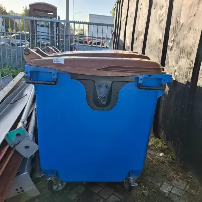 Afvalcontainer – kavel bij Onlineveilingmeester, Ravenstein