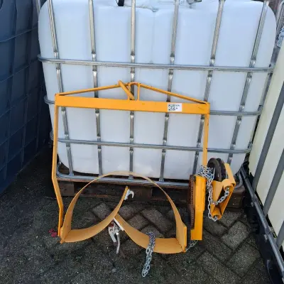 Verticale vaten lifter Manutan, LG800, bouwjaar 2014 – kavel bij Onlineveilingmeester, Ravenstein