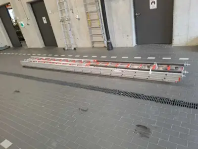 1 Schiebeleiter 3-teilig des Herstellers Günzburger Steigtechnik – kavel bij Zoll-Auktion, Gütersloh
