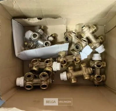 Radiatoraansluitset (± 9x) – kavel bij Belga Veilingen, Peer