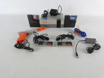 Nintendo Entertainment System (NES) console met twee spelcassettes – kavel bij De Kringwinkel, Heverlee