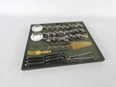 Vis- en Hors-d’oeuvre Cassette met Zilveren en Vergulde Elementen – kavel bij De Kringwinkel, Heverlee