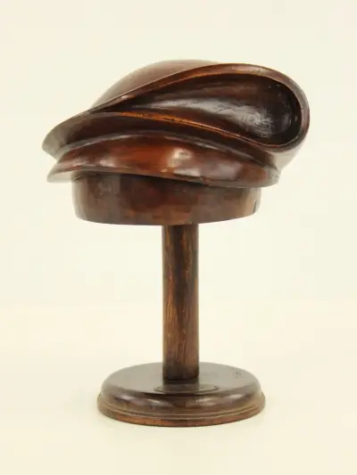 Massief houten hoedenstandaard – Le Chapeau Antwerpen – kavel bij De Kringwinkel, Antwerpen