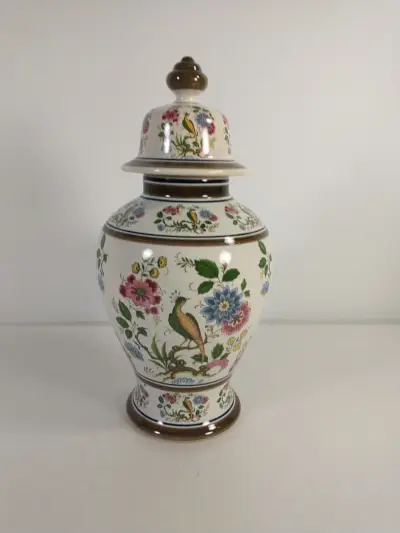 Decoratieve porseleinen dekselvaas met bloemen- en vogelmotief – kavel bij De Kringwinkel, Turnhout