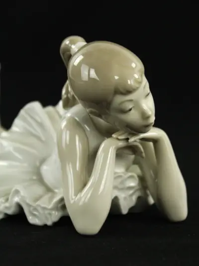 NAO by Lladró – Bailarina pensativa – Vicente Martínez – kavel bij De Kringwinkel, Antwerpen