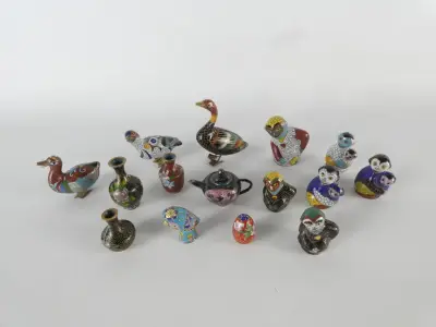 Lotje cloisonné figuurtjes – kavel bij De Kringwinkel, Heverlee