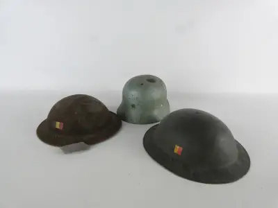 Collectie Belgische militaire helmen (3 stuks) – kavel bij De Kringwinkel, Heverlee