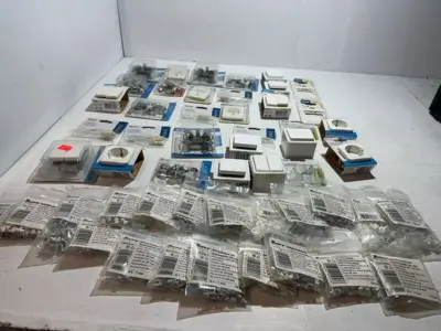 Ca. 52x Diverse elektrische accessoires Kopp – kavel bij Onlineveilingmeester