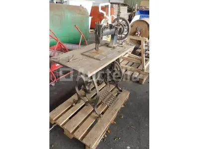 Naaimachine – kavel bij Auctelia, Fauvillers