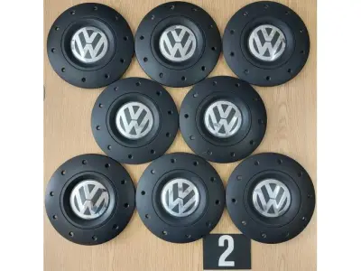 8 Radabdeckungen Volkswagen (Teile-Nr.: 7H0601151B RVB) – kavel bij Zoll-Auktion, Hünfeld