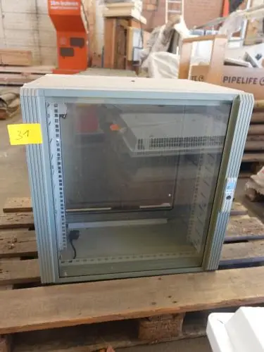 Metalen serverkast – kavel bij Openbare Verkopen, Zedelgem