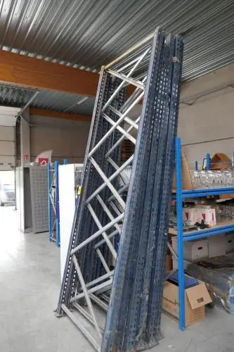 Stalen magazijnrek gedemonteerd – kavel bij Openbare Verkopen, Ooigem