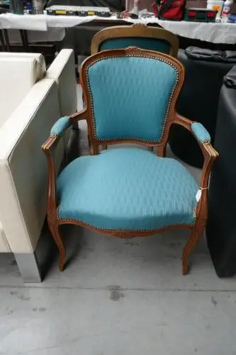 2 diverse Louis XV-stijl fauteuil's – kavel bij Openbare Verkopen, Ooigem
