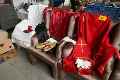 Sinterklaas en zwarte piet kledij – kavel bij Openbare Verkopen, Ooigem