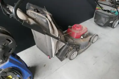 Grasmaaier op benzine HONDA – kavel bij Openbare Verkopen, Ooigem