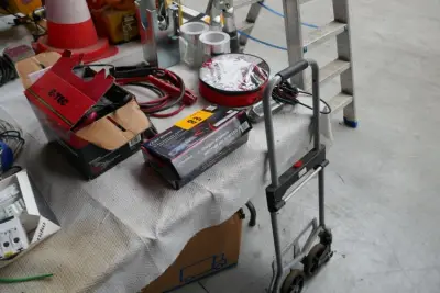 Garagemateriaal – kavel bij Openbare Verkopen, Ooigem