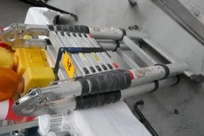 Telescopische ladder + Alu trapladder – kavel bij Openbare Verkopen, Ooigem