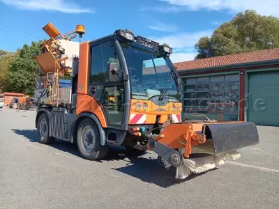 1 Hako Multicar Tremo mit Pritsche, Kehrmaschine, Streuer und Sinkkastenreiniger – kavel bij Zoll-Auktion, Melle