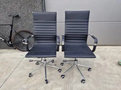 2 verzorgde bureelstoelen – kavel bij Openbare Verkopen, Ooigem