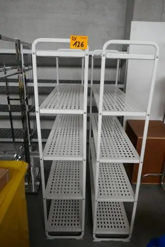 2 witmetalen rekken – kavel bij Openbare Verkopen, Ooigem