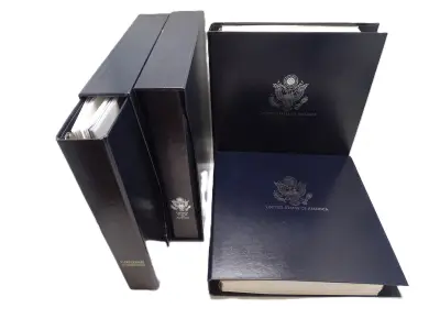 4 mappen Edel Collecties: United States of America en European monarchies – kavel bij De Kringwinkel, Oostende