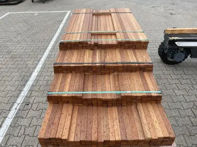 Ca. 196x Guyana Teak Latten Geschaafd, 27x40mm, lengte 245-335cm – kavel bij Onlineveilingmeester