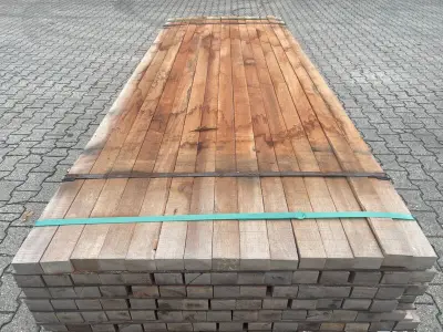 Ca. 105x Massaraduba Regels Fijnbezaagd, 40x60mm, lengte 200cm – kavel bij Onlineveilingmeester