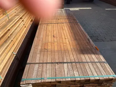 Ca. 180x Angelim Pedra Regels Geschaafd, 35x50mm, lengte 305cm – kavel bij Onlineveilingmeester