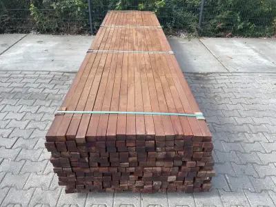 Ca. 102x Hardhouten Regels Geschaafd, 42x57mm, lengte 395cm – kavel bij Onlineveilingmeester