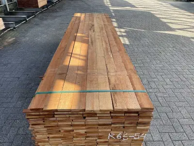 Ca. 100x Guyana Teak Beschoeiingsplanken, 20x100mm, lengte 350cm – kavel bij Onlineveilingmeester