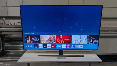 Een SAMSUNG-tv van 65 inch met afstandsbediening – kavel bij Auctionline, Anderlecht