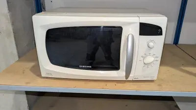 Een SAMSUNG-magnetron – kavel bij Auctionline, Anderlecht