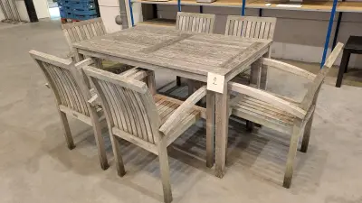Een teakhouten tafel + 6 stoelen – kavel bij Auctionline, Anderlecht