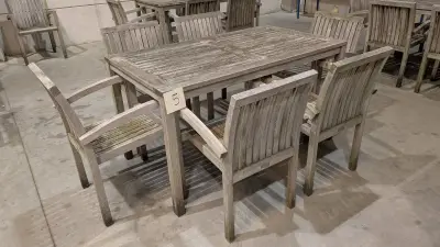 Een teakhouten tafel + 6 stoelen – kavel bij Auctionline, Anderlecht