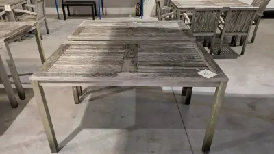 Een set van 2 teakhouten tafels – kavel bij Auctionline, Anderlecht