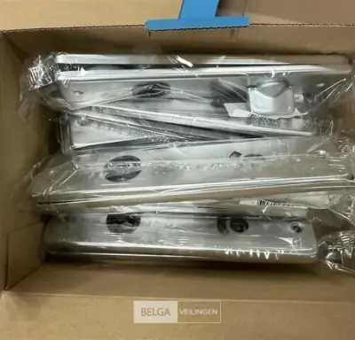 ± 6 Dozen deurbeslag wc AMI – kavel bij Belga Veilingen, Peer