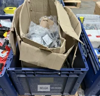 1 Bak terraseindclips – kavel bij Belga Veilingen, Peer