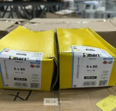 ± 2 Dozen schroeven+pluggen – kavel bij Belga Veilingen, Peer