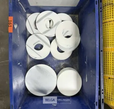 Bak met ringen en schijven – kavel bij Belga Veilingen, Peer
