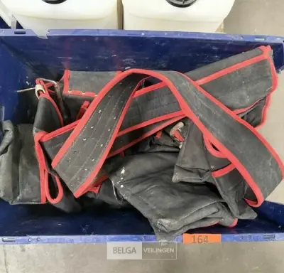 2 Gereedschapshouders + knielappen – kavel bij Belga Veilingen, Peer
