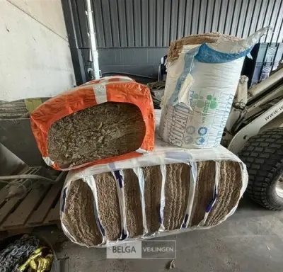 ± 8 Pakken isolatie – kavel bij Belga Veilingen, Peer