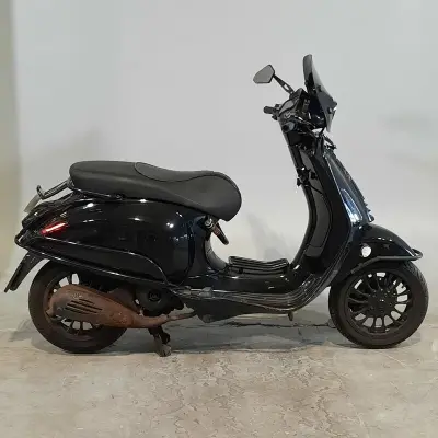 Bromscooter, Piaggio, Vespa Sprint, 2016 – kavel bij Domeinen Roerende Zaken, Groningen
